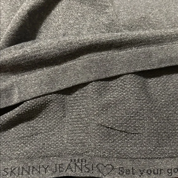 Lululemon running shirt - Picture 7 of 8